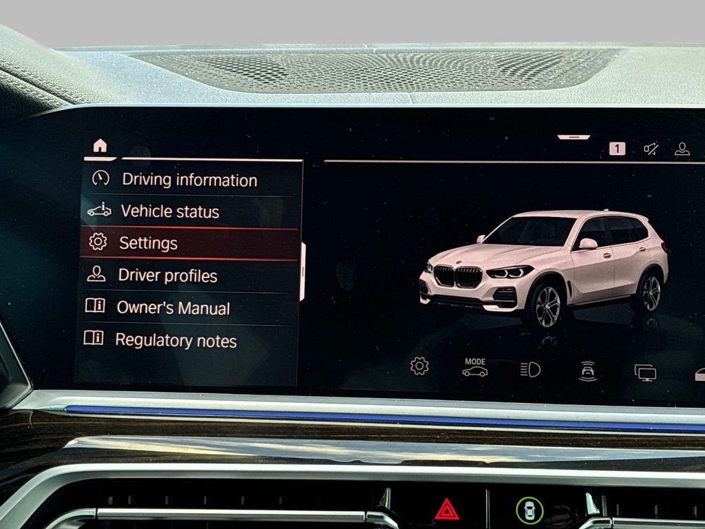 Used 2021 White BMW xDrive40i image 42