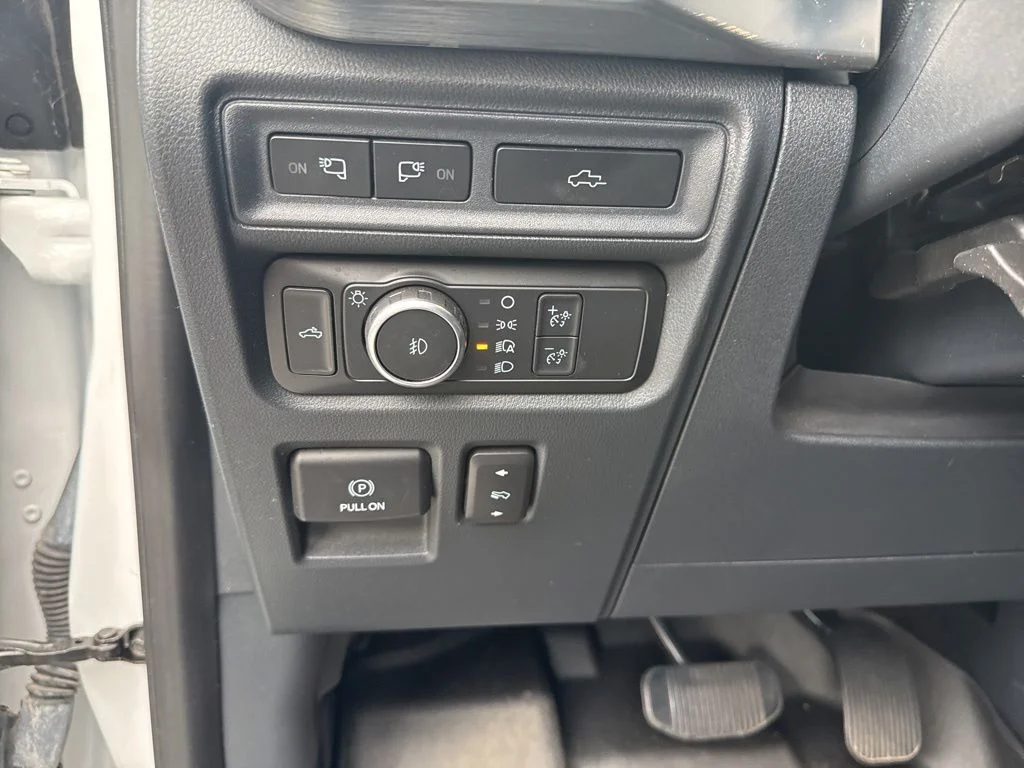 Used 2022 White Ford Lariat image 11