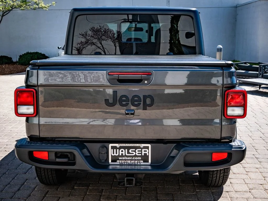 Used 2023 Granite Crystal Metallic Clearcoat Jeep Sport S image 7