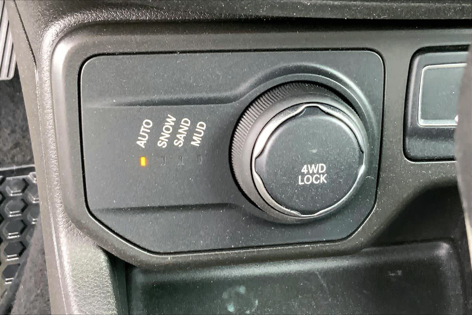 Used 2023 Alpine White Clearcoat Jeep Altitude image 30