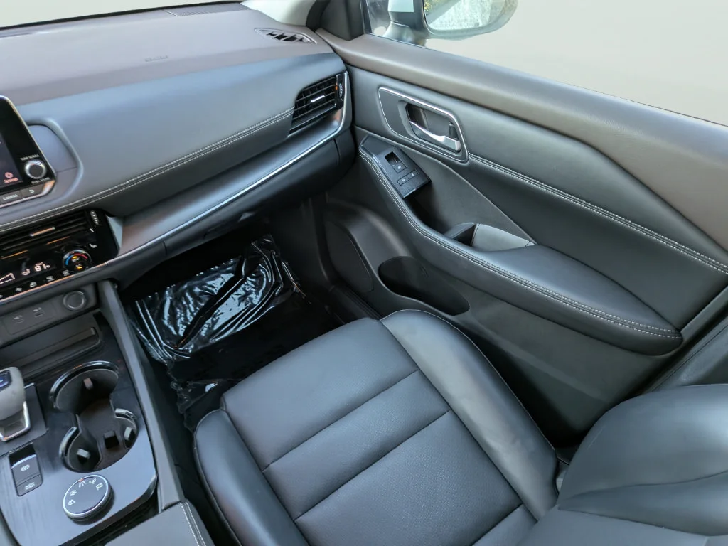 Used 2021 White Nissan SV image 17