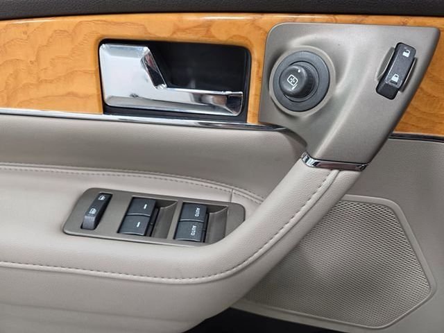 Used 2015 White Lincoln Base image 28