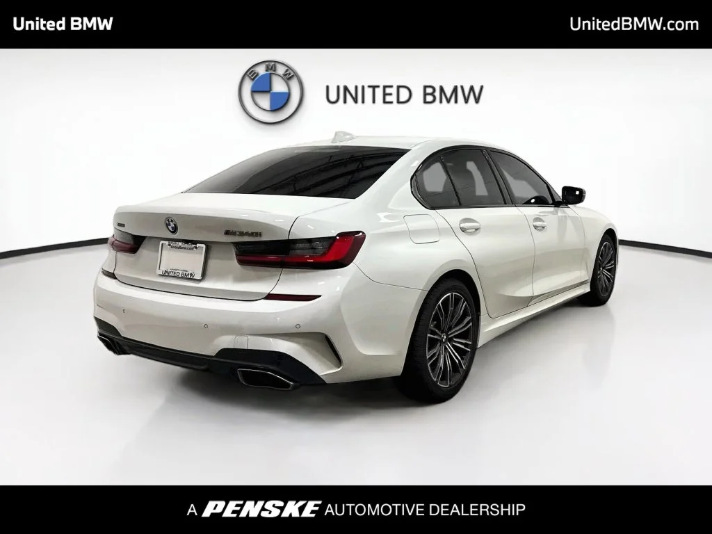 Used 2022 Alpine White BMW M340i xDrive image 5