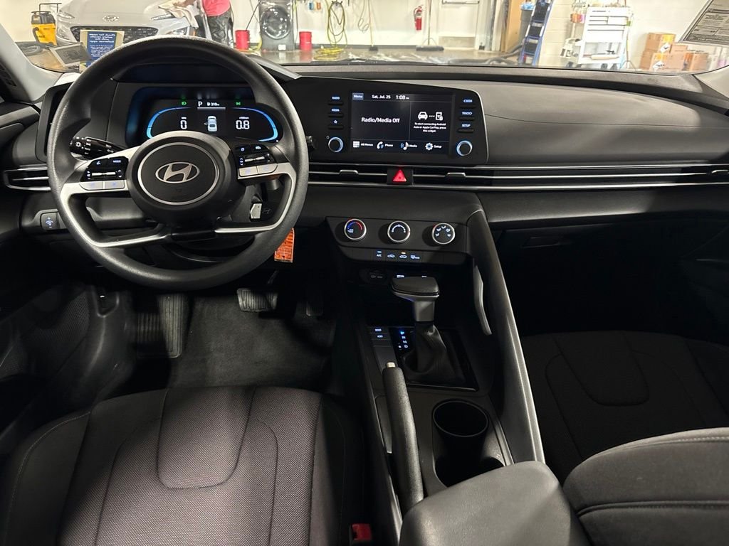 Certified Used 2025 Gray Hyundai SE image 10