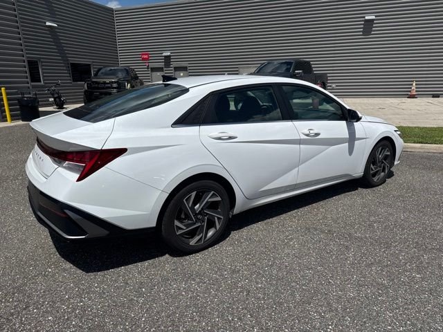 Certified Used 2025 White Hyundai SEL Convenience image 6