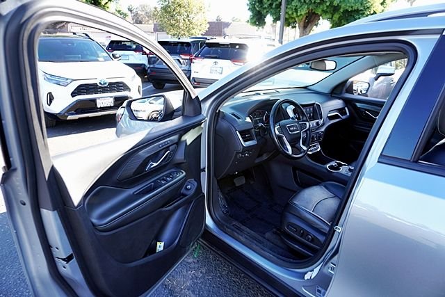 Used 2024 Silver GMC SLT image 35