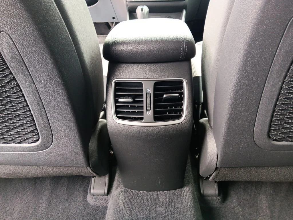 Used 2018 Molten Silver Hyundai Limited image 31