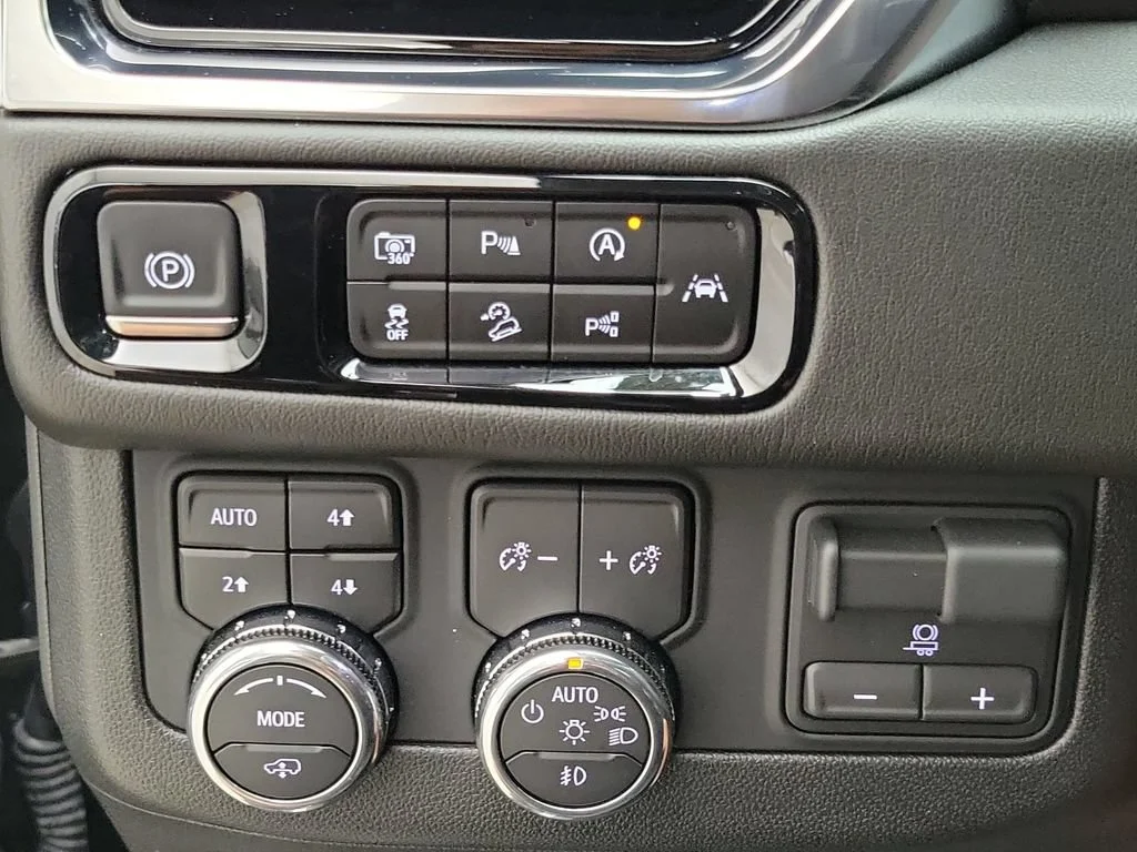 2025 GMC Yukon Denali - Photo 21