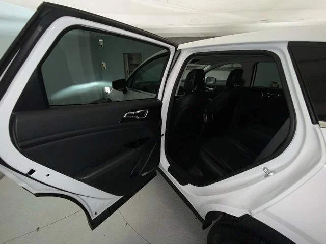Used 2023 White Kia EX image 22