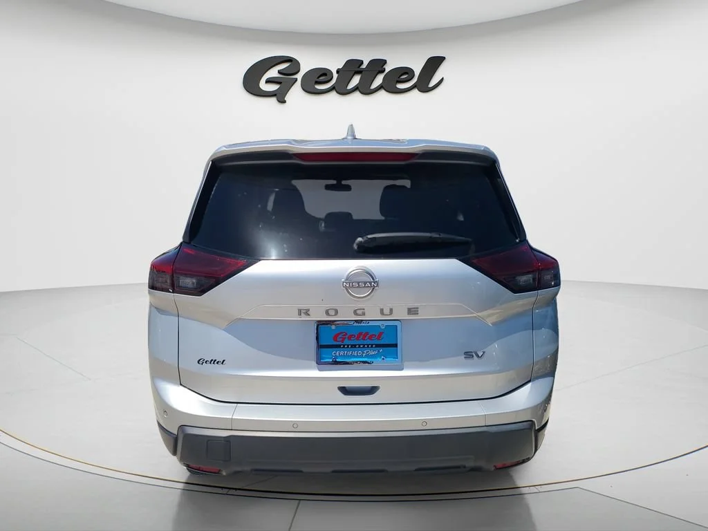 Used 2024 Silver Nissan SV FWD image 4