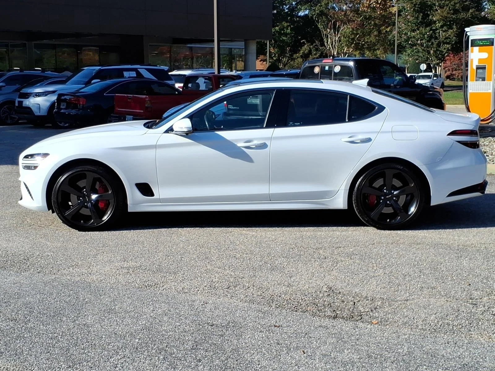 Certified Used 2026 Uyuni White Genesis 3.3T Sport Prestige image 3