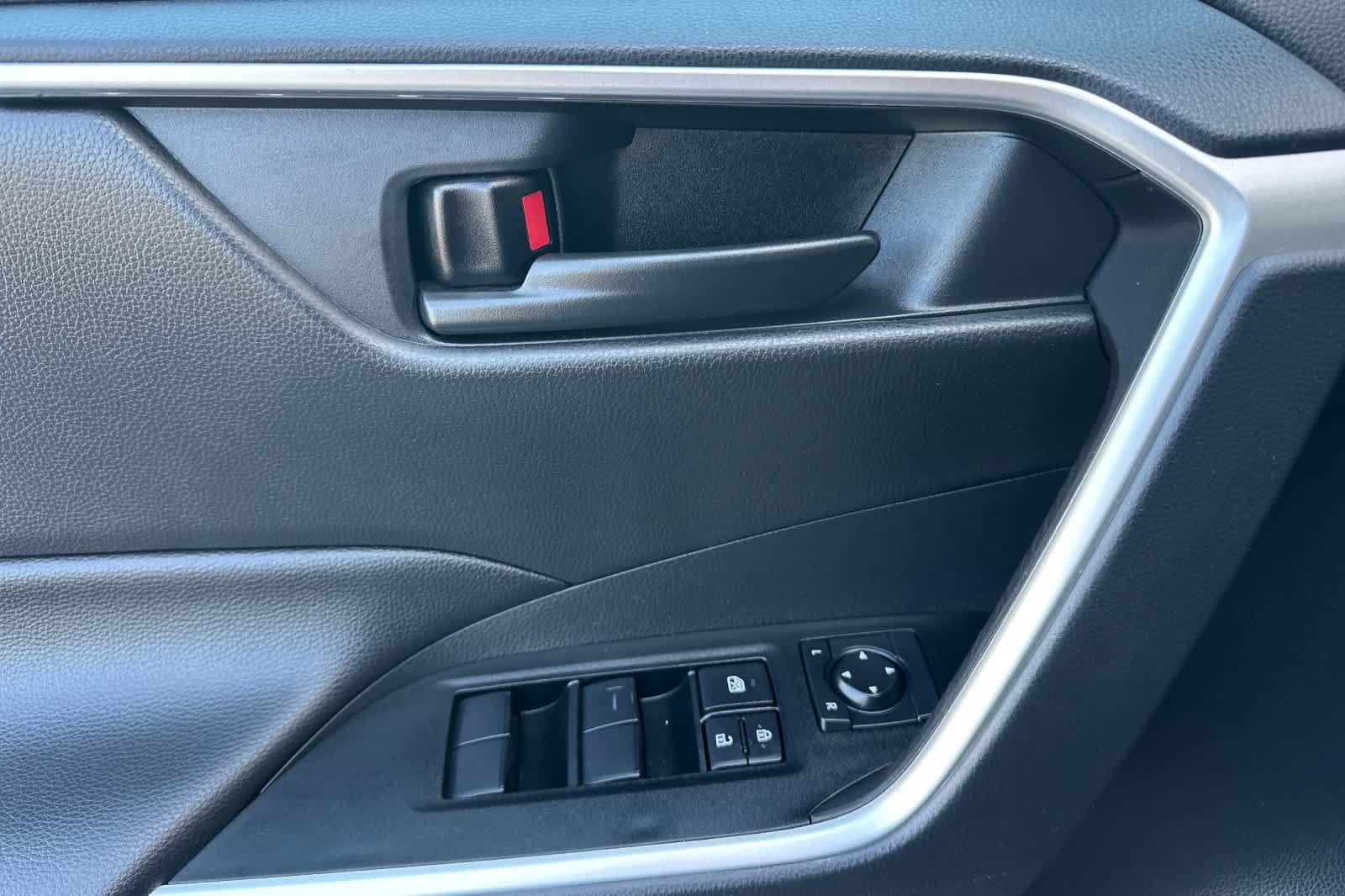 2025 Toyota RAV4 LE - Photo 11