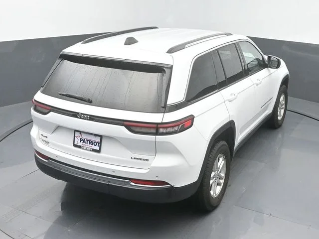 Used 2024 White Jeep Laredo image 33