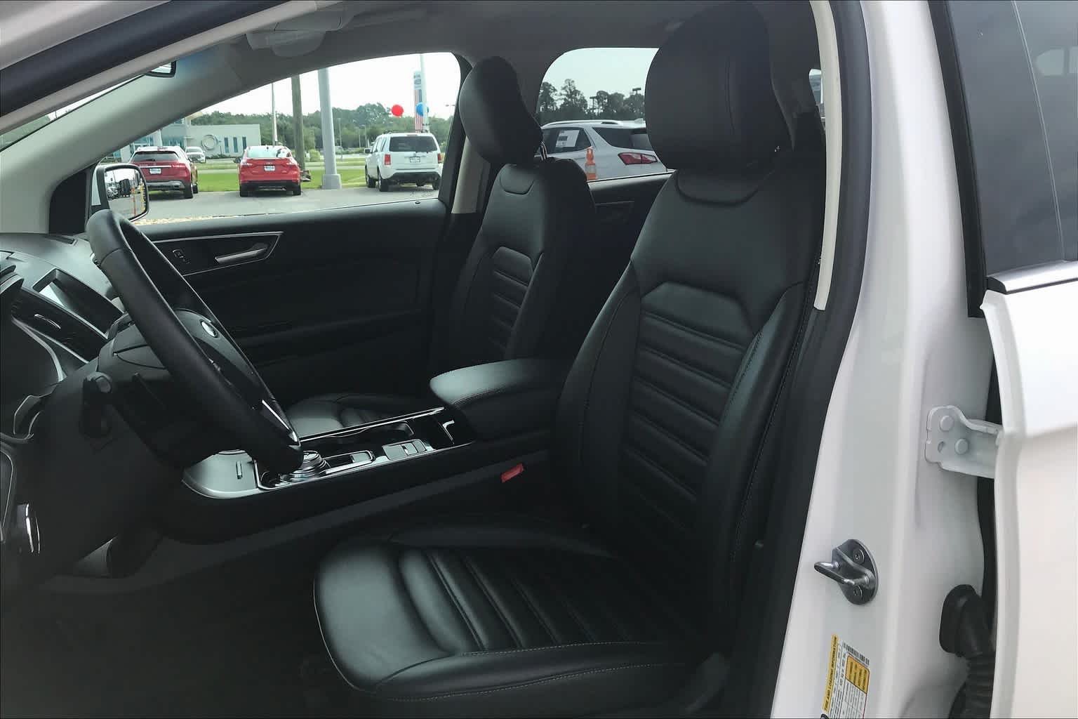 Used 2019 White Platinum Metallic Tri-Coat Ford SEL image 8