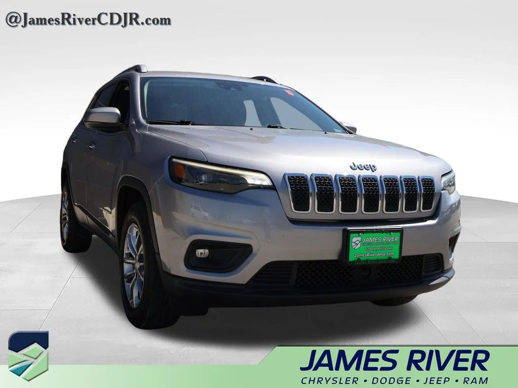 Used 2021 Silver Jeep Latitude Lux image 6
