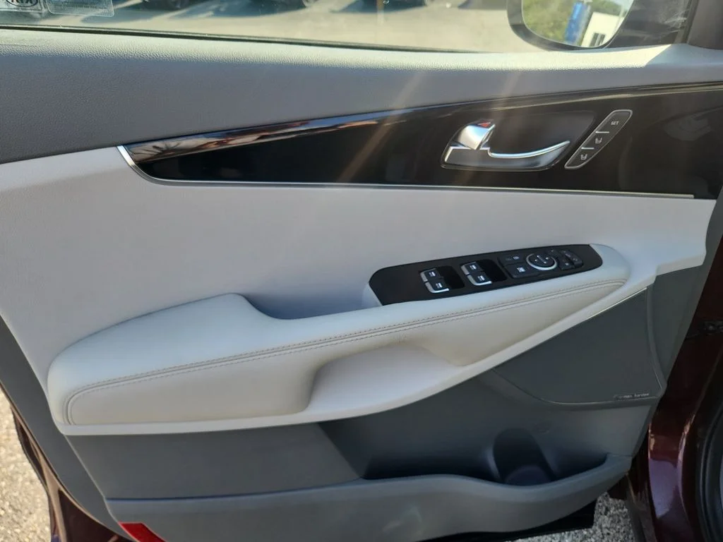 Used 2020 Purple Kia SX image 11