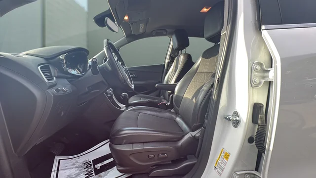 Used 2019 White Chevrolet LT image 9