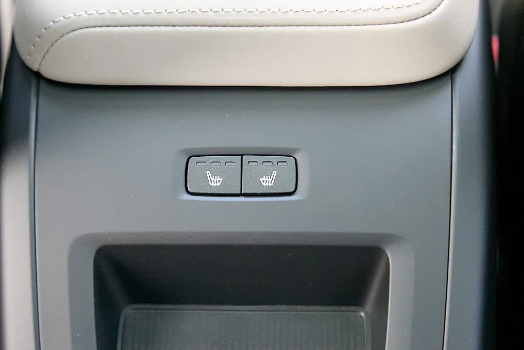 New 2026 Crystal White Volvo Plus image 24