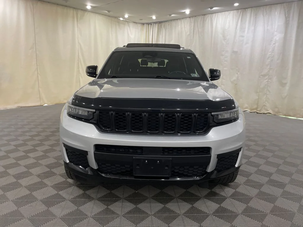 Used 2021 Silver Zynith Jeep Altitude image 2