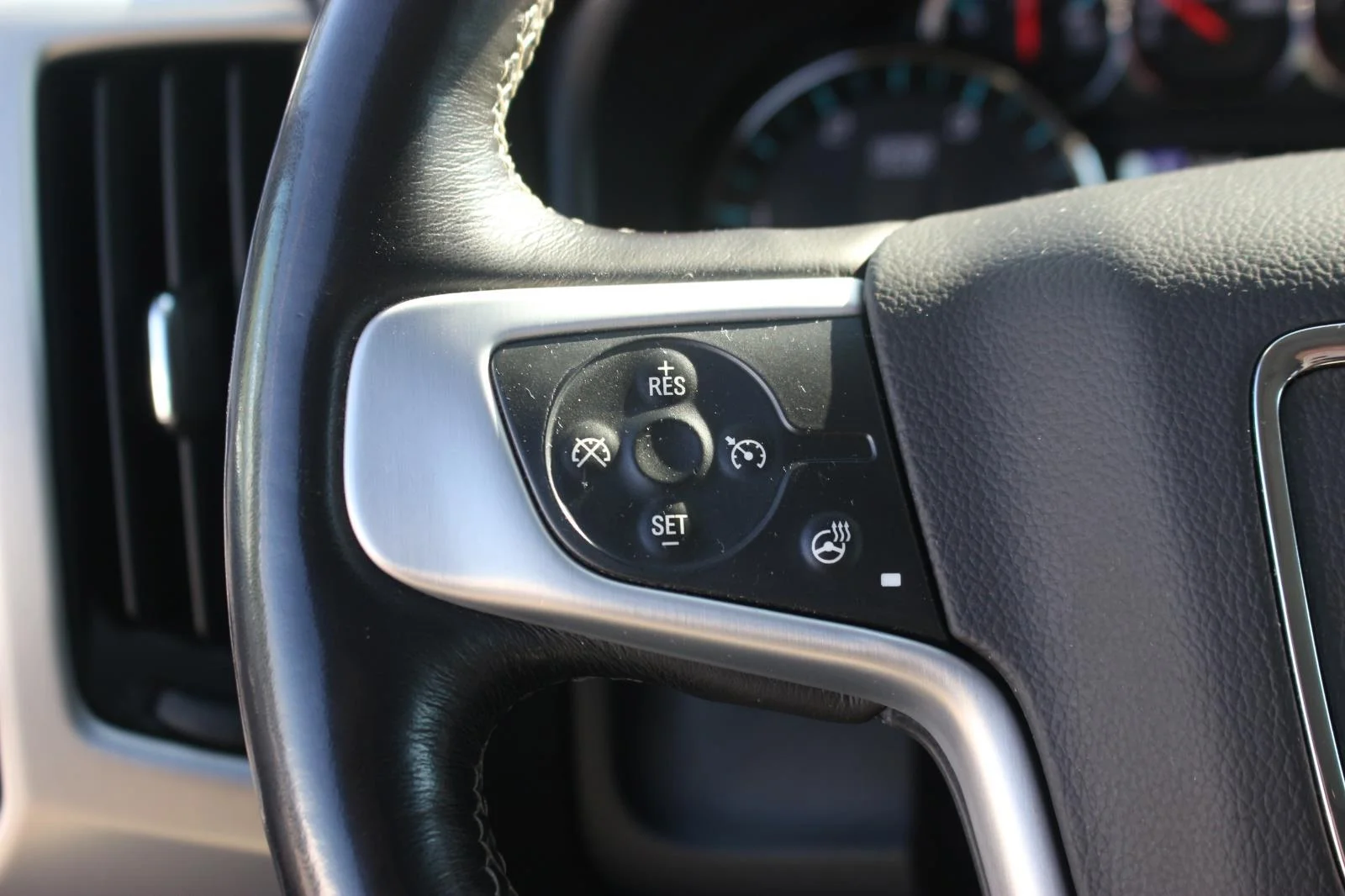 Used 2018 SUMMIT WHITE GMC SLT image 22