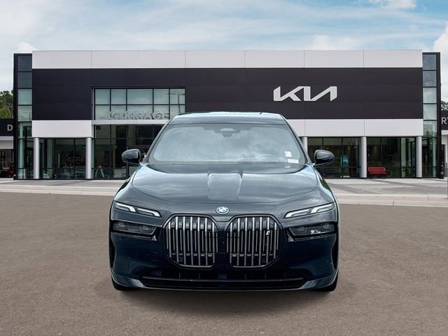 Used 2023 Black BMW xDrive60 image 3