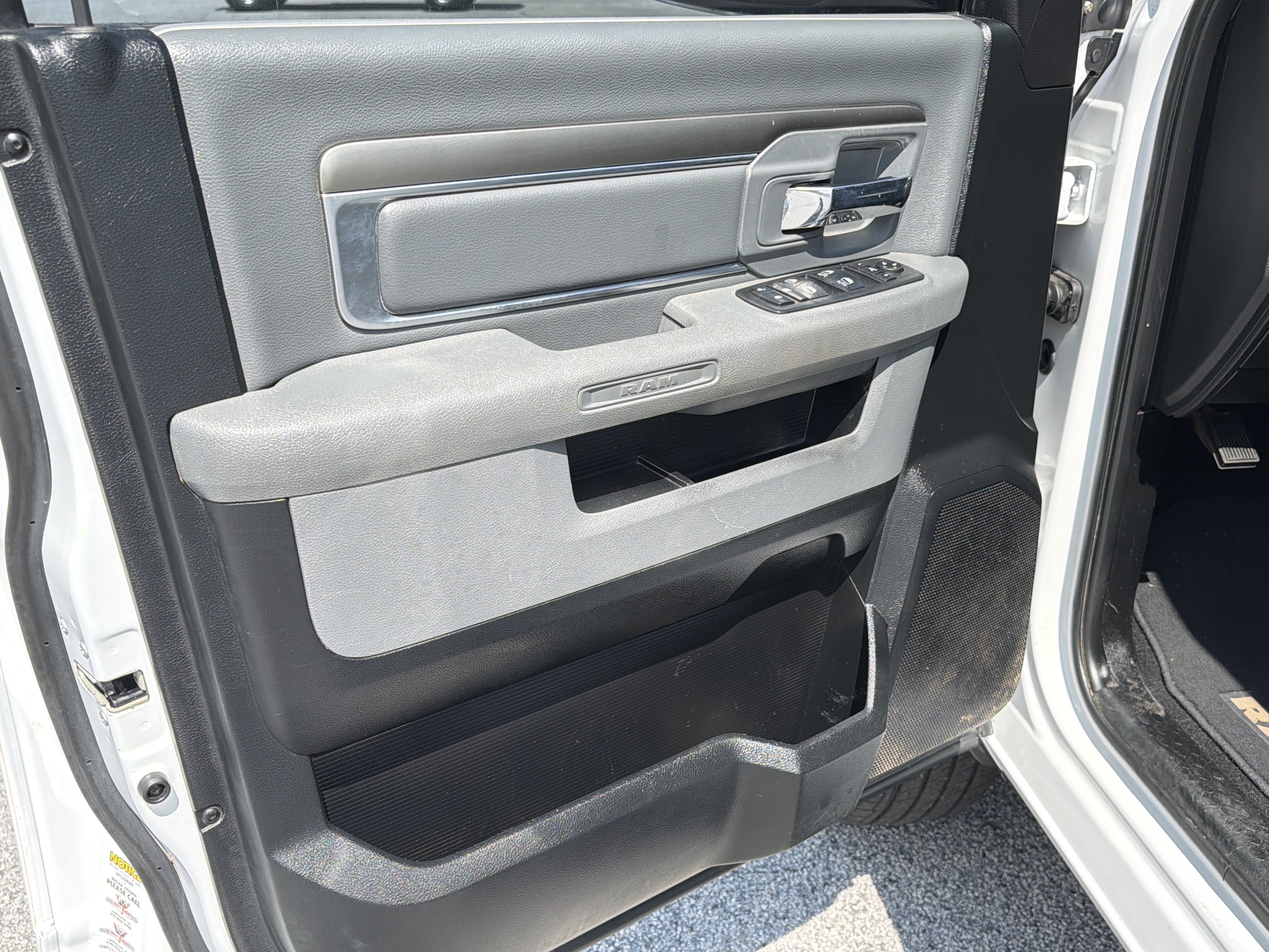 Used 2018 Bright White Clearcoat Ram Big Horn image 10