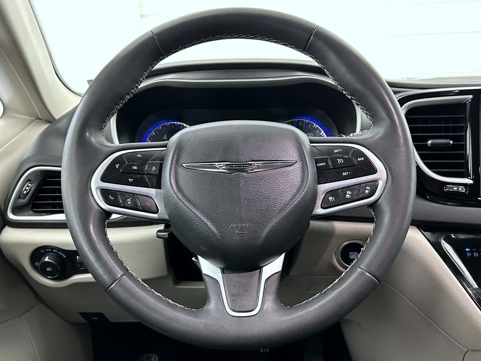 Certified Used 2022 White Chrysler Touring L image 11