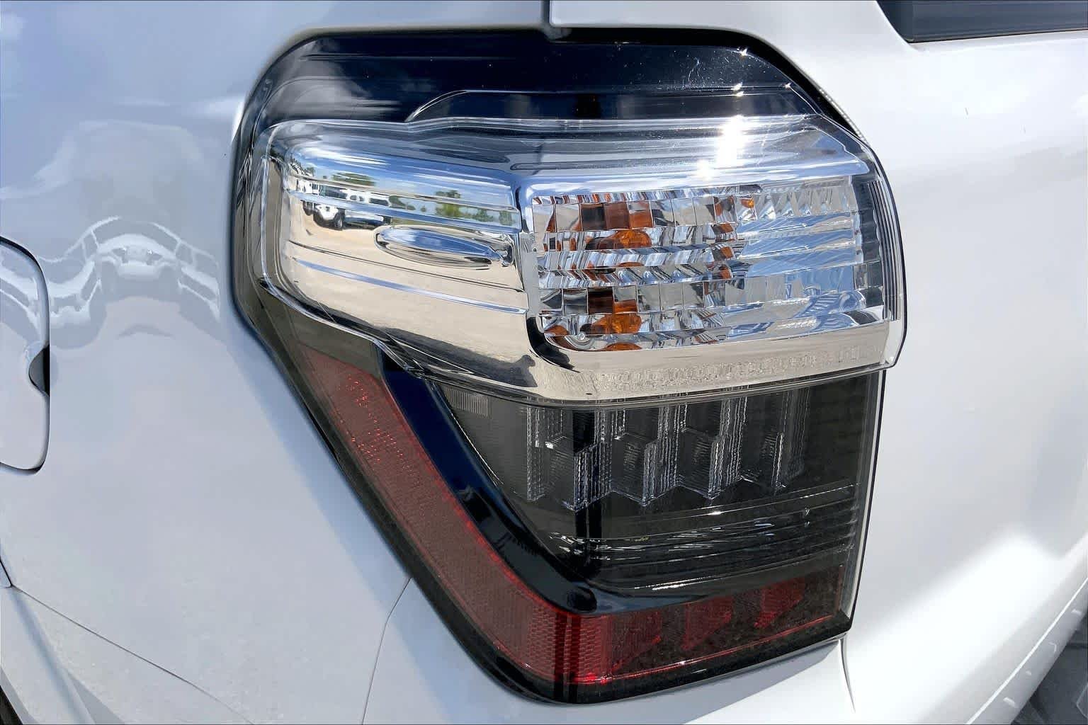 Used 2022 White Toyota SR5 image 28