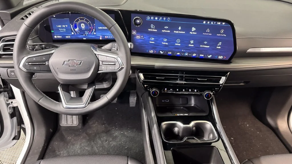 New 2027 Summit White Chevrolet LT image 13