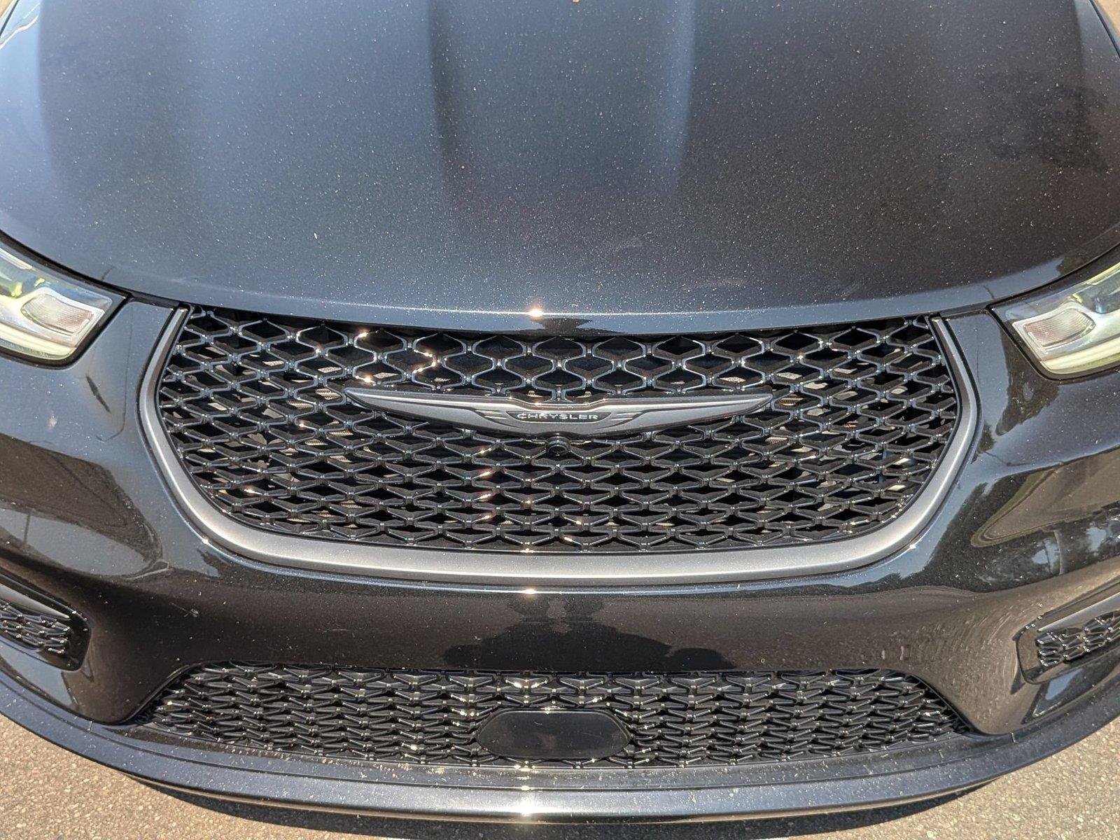 Used 2025 Diamond Black Crystal Pearlcoat Chrysler Limited image 13