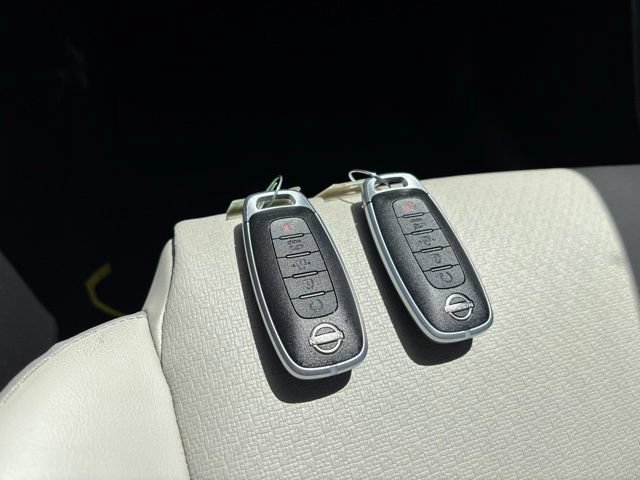 Used 2023 Pearl White Tricoat Nissan SV image 22