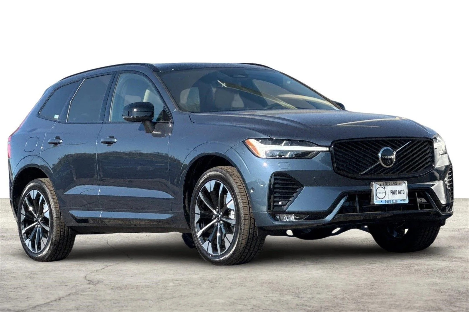 2026 Volvo XC60 Plus - Photo 11