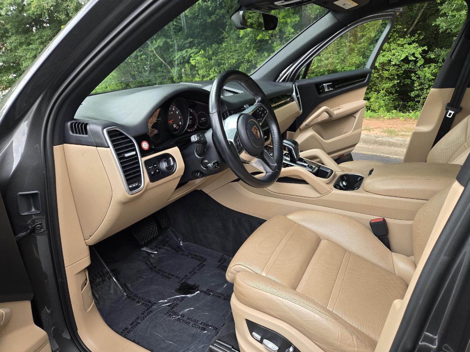 Used 2020  Porsche Base image 15