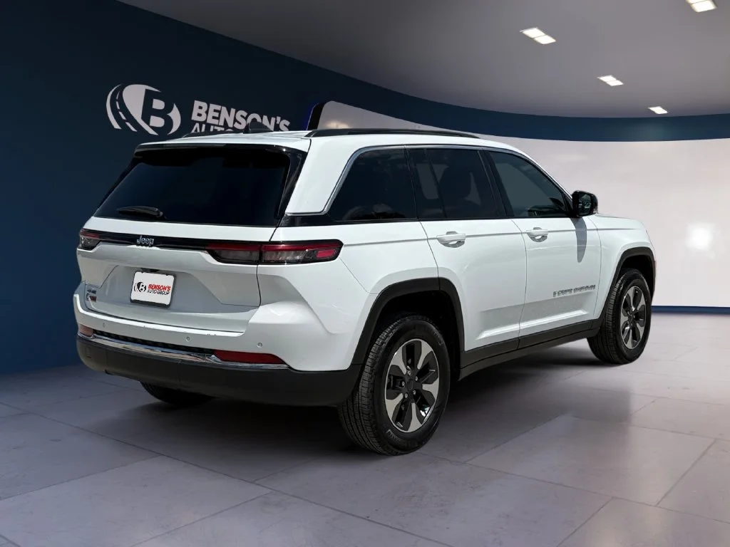 Used 2025 White Jeep 4xe image 5