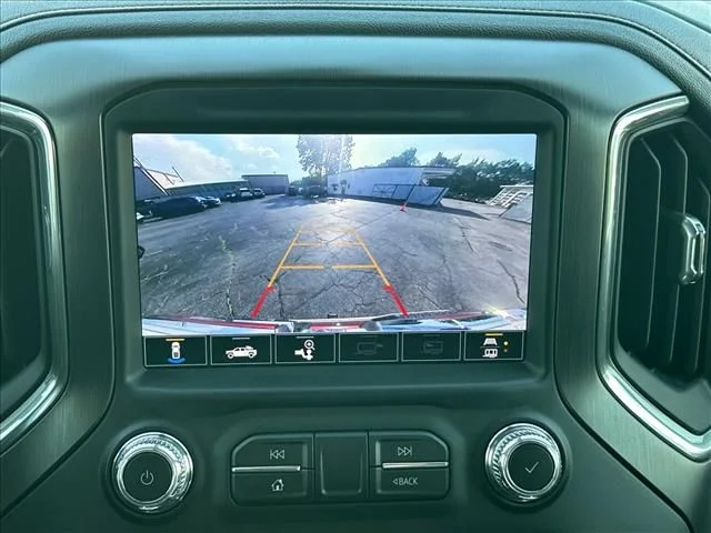 Used 2022 White GMC AT4 image 28