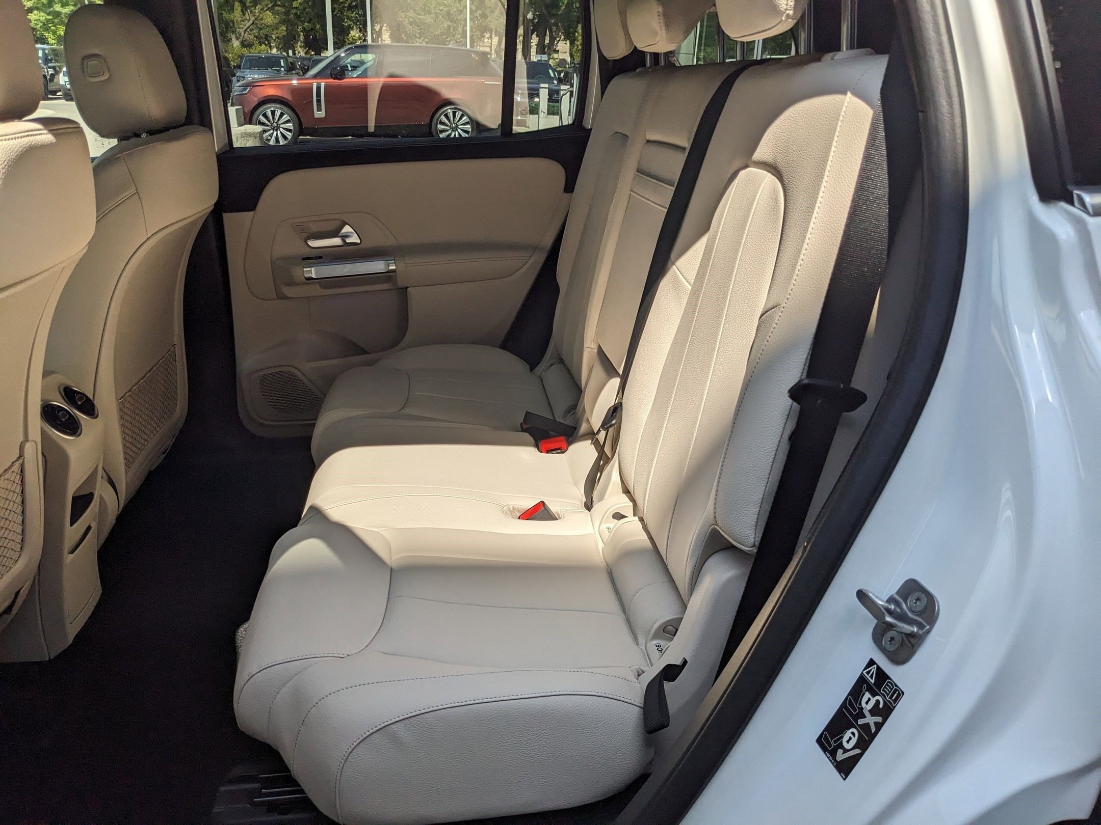 New 2025 Polar White Mercedes-Benz GLB 250 image 32
