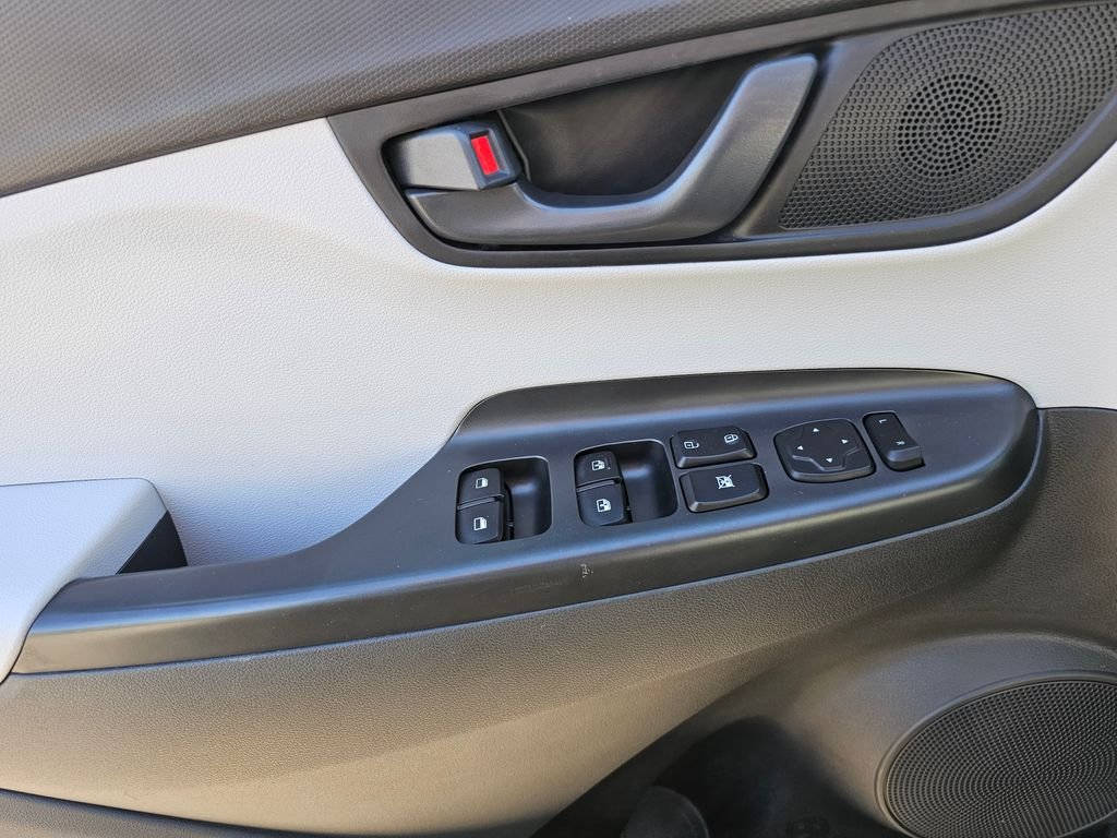 2023 Hyundai Kona SEL - Photo 20