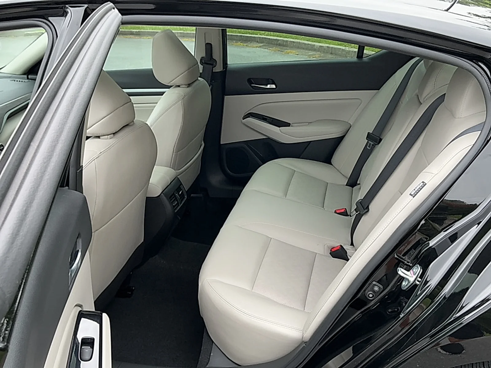 Used 2023 Super Black Nissan SL FWD image 15