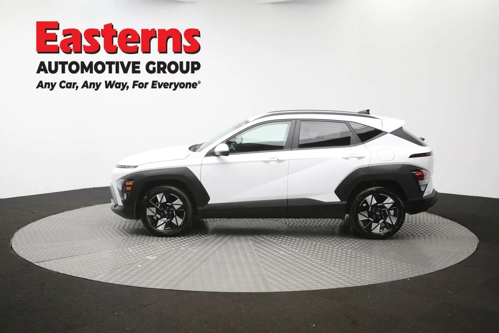 Used 2025 White Hyundai SEL image 62