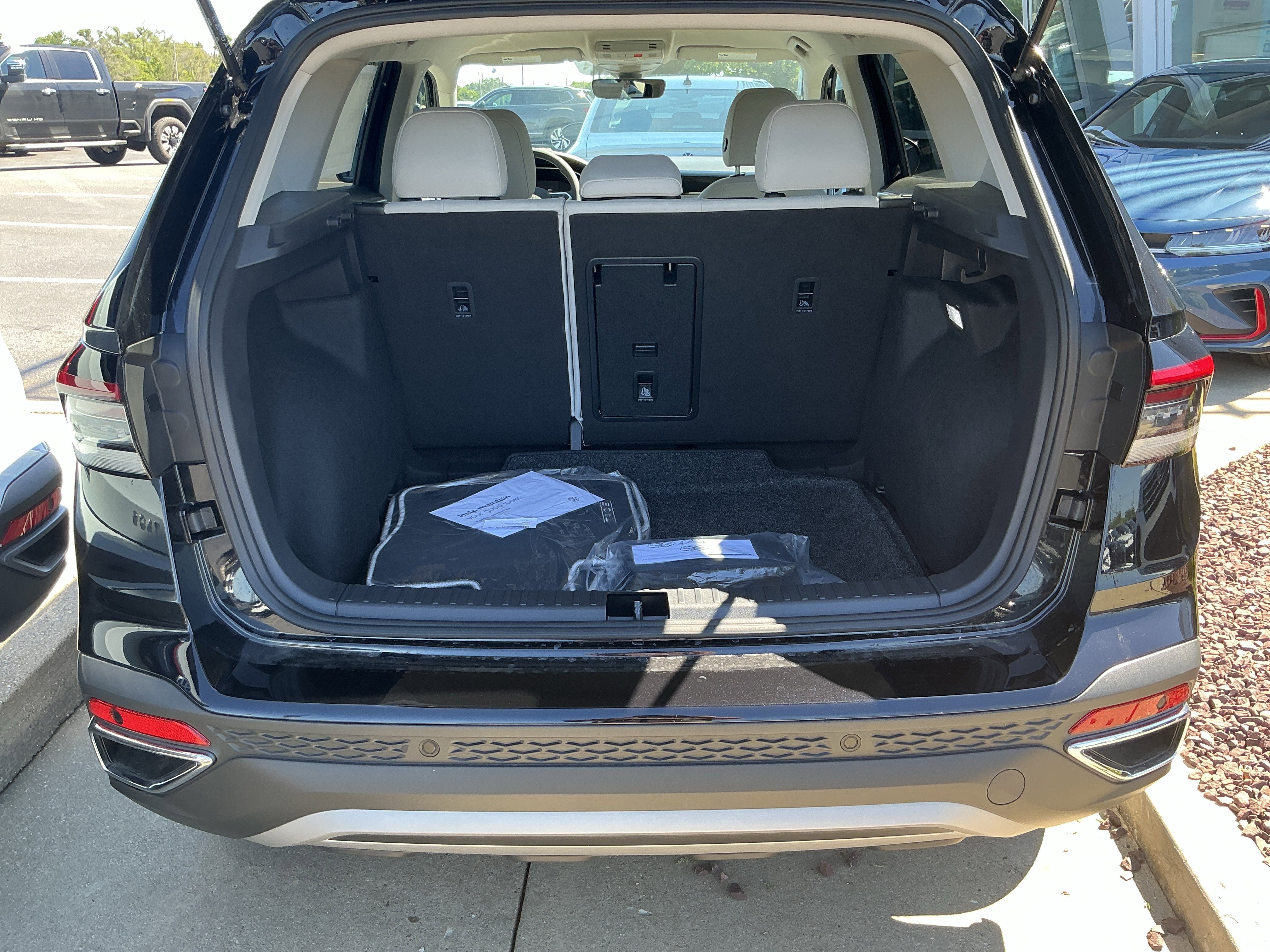 New 2026 Deep Black Pearl Volkswagen SE image 26