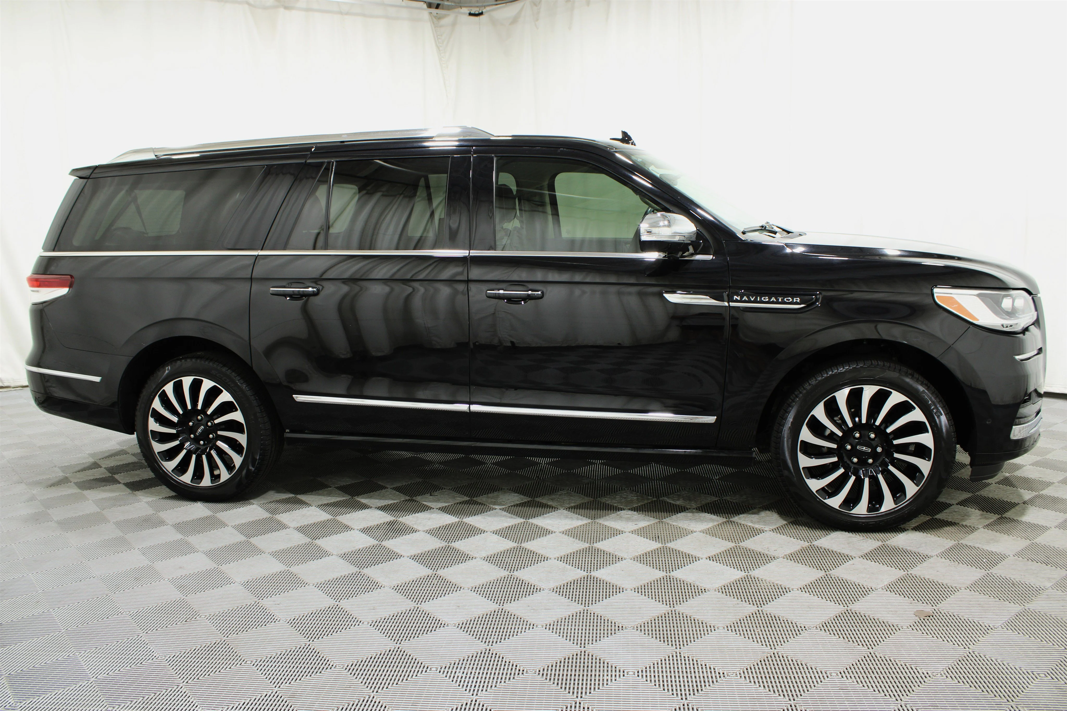 Used 2023 Infinite Black Metallic Clearcoat Lincoln Black Label image 54