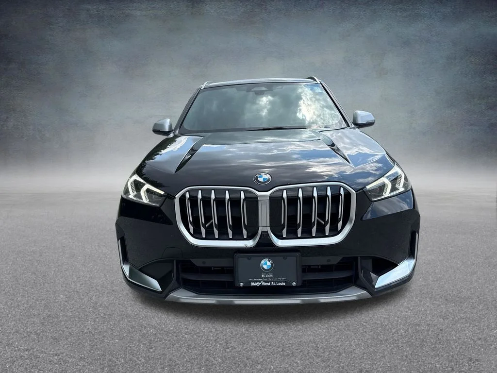 Used 2023 Black BMW xDrive28i image 9