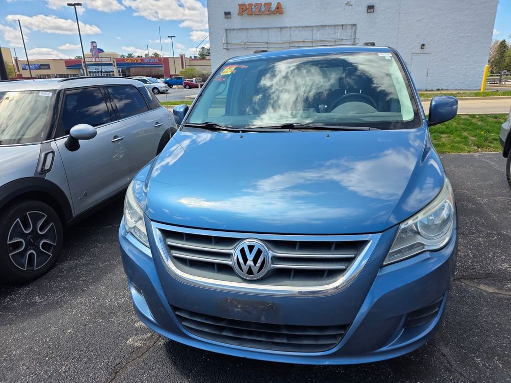 2011 Volkswagen Routan SE