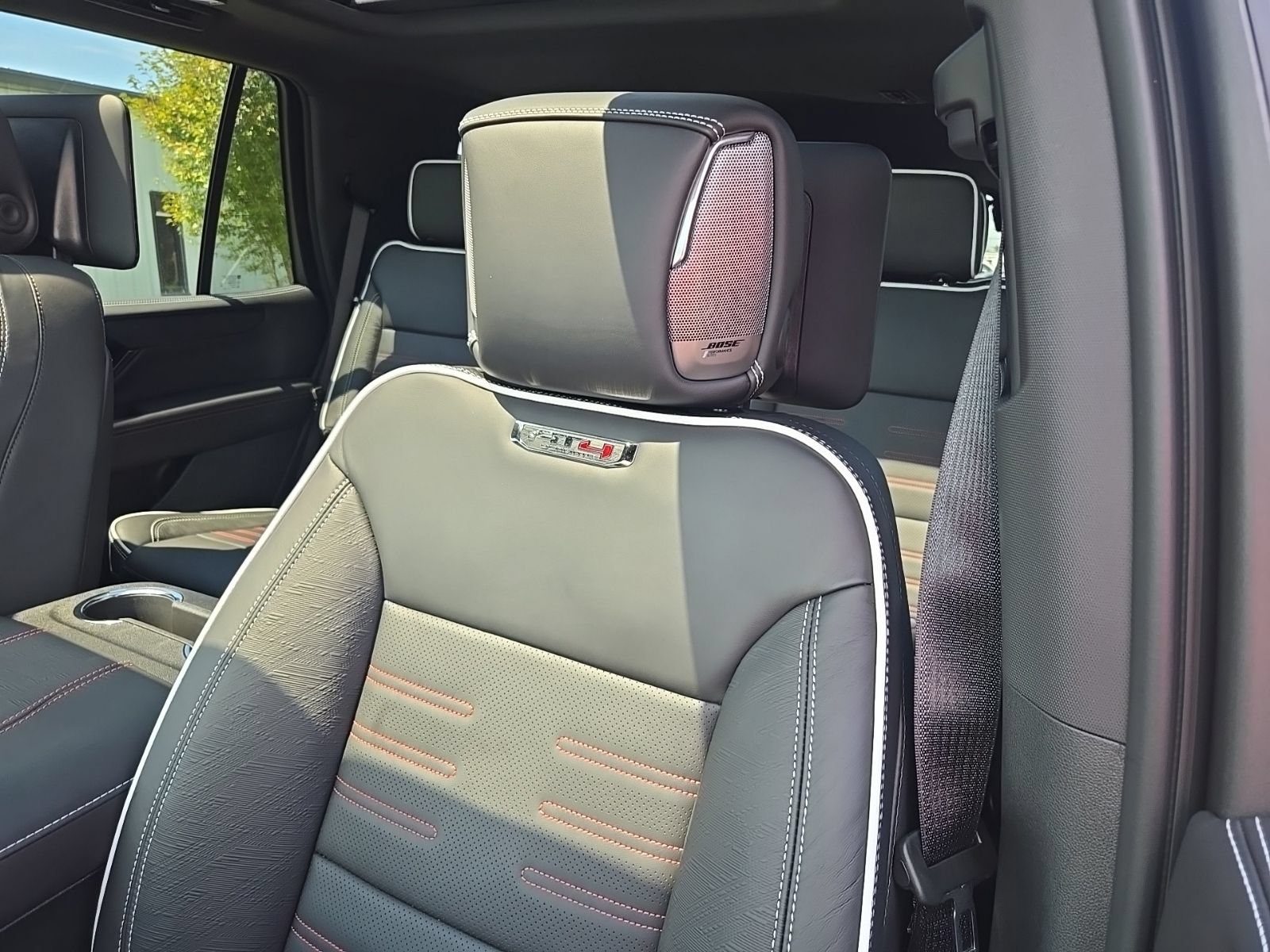 2026 GMC Yukon AT4 Ultimate - Photo 21
