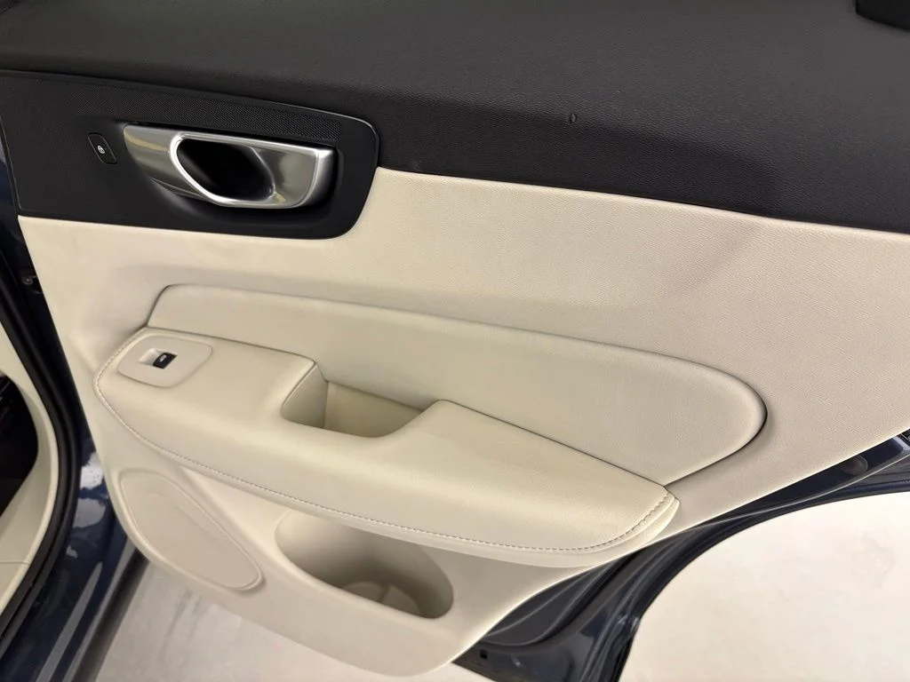 Used 2023 Denim Blue Metallic Volvo Plus image 39