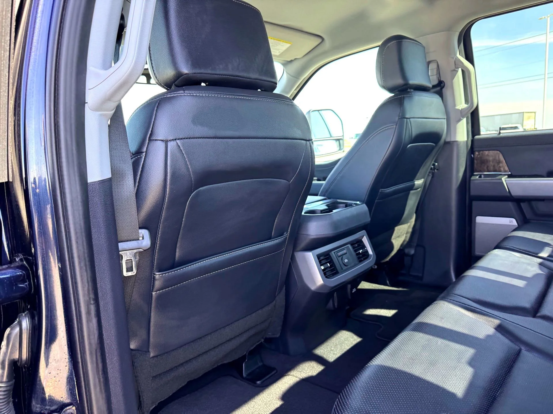 Used 2024  Ford Lariat image 19