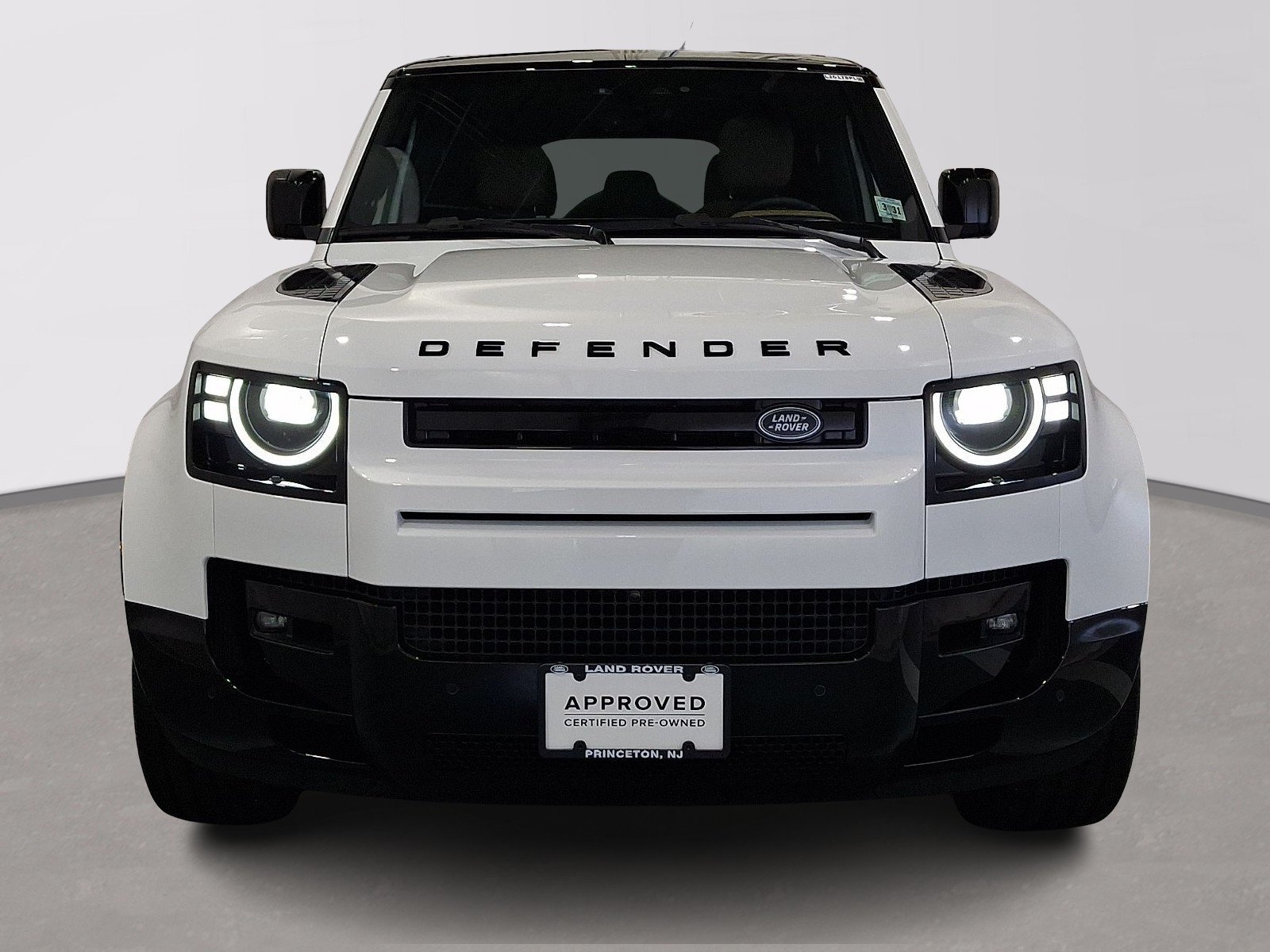 Certified Used 2026 Fuji White Land Rover  image 2