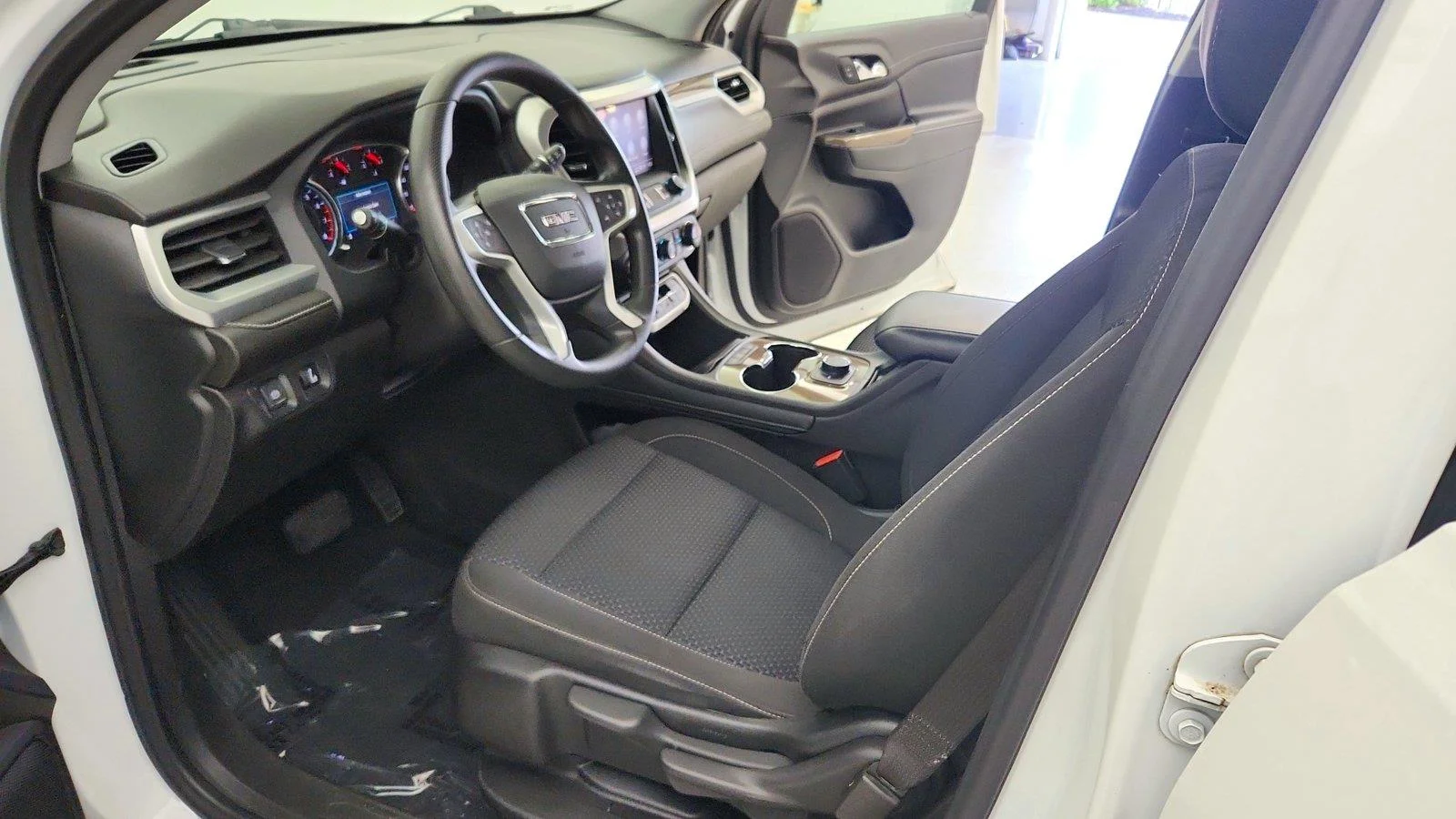 Used 2022 Summit White GMC SLE image 14