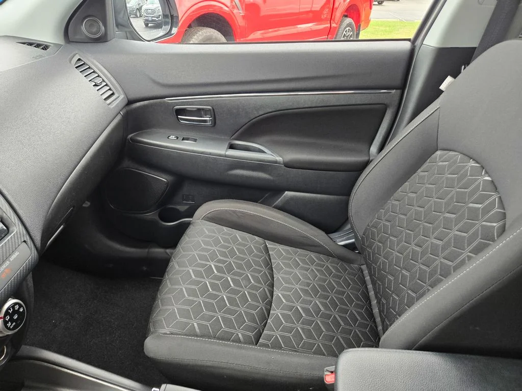 Used 2024 Gray Mitsubishi 2.0 SE image 12