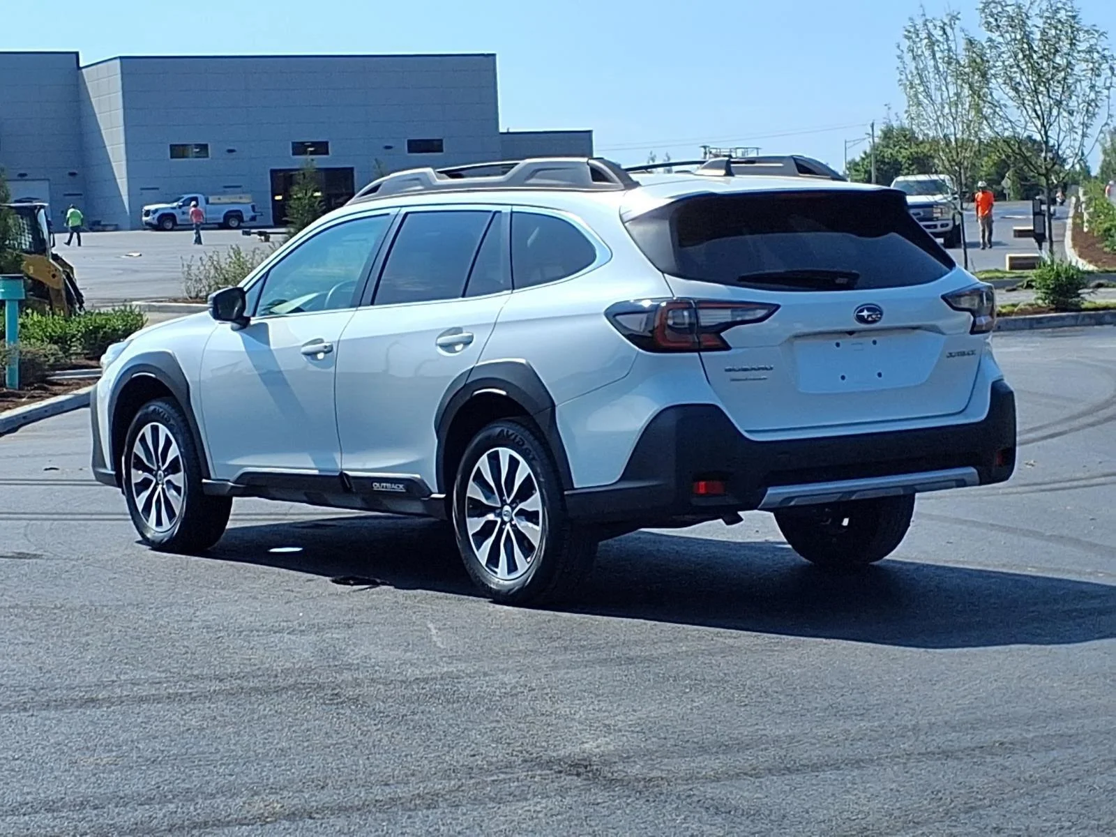 Used 2024 CRYSTAL WHITE PEARL SUBARU UTILITY image 3